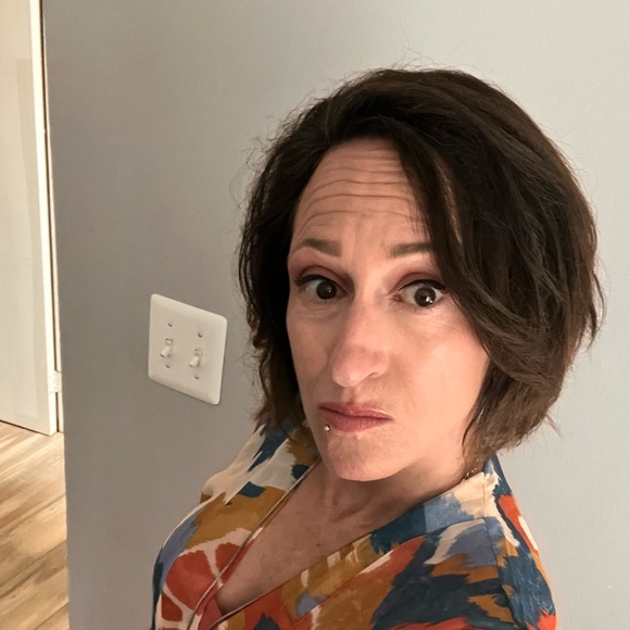 Meet your Posher, Deborah - Picture 3 of 3